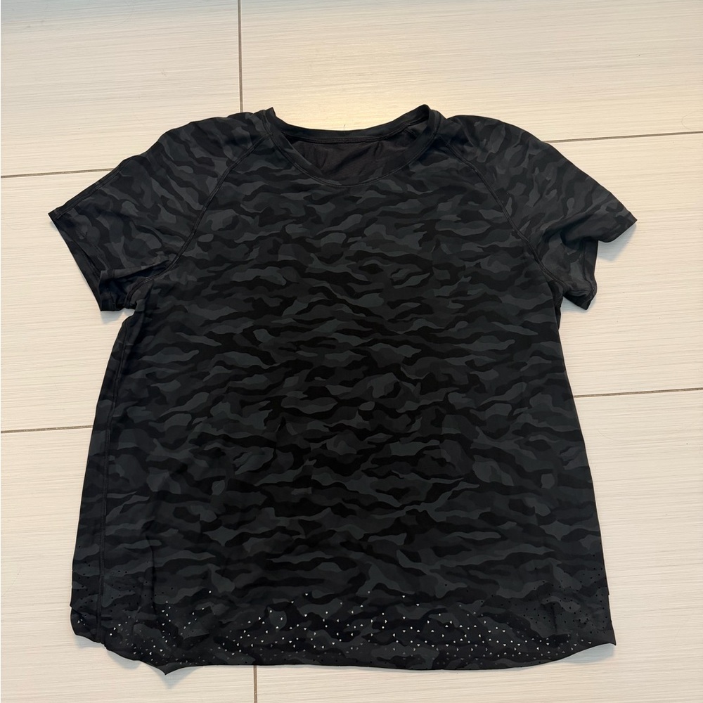 Lululemon Black Camo Short Sleeve Women's Top